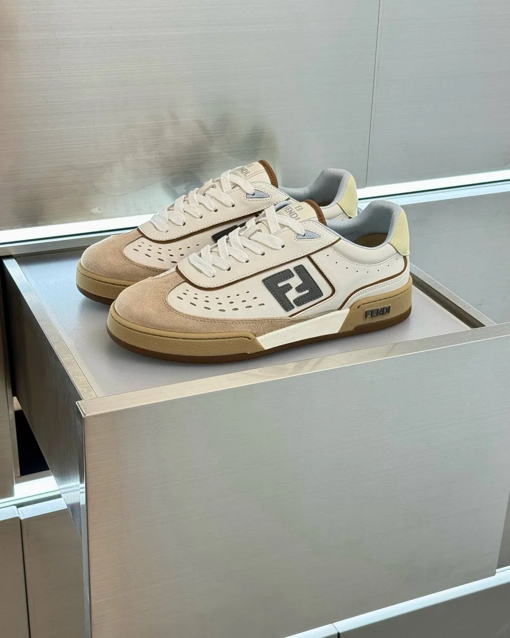 Кросівки - Fendi