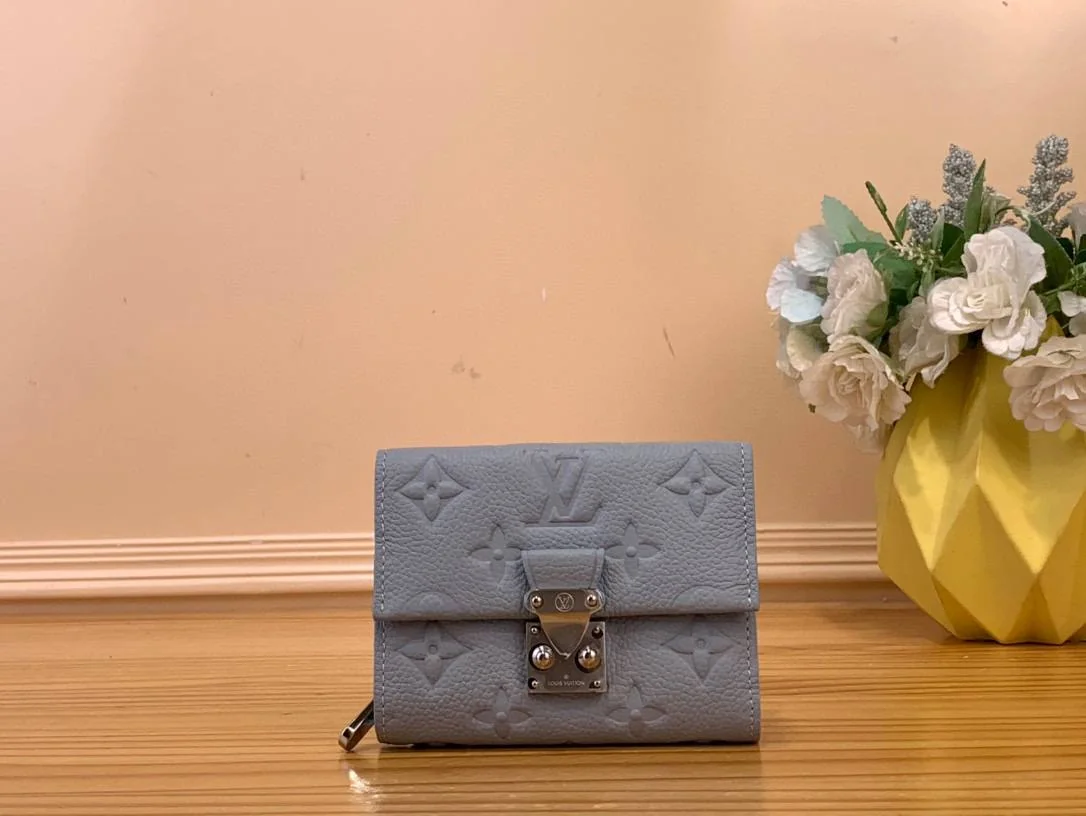 Жіночий гаманець - Louis Vuitton